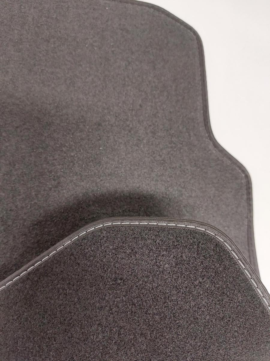 Universele automatten zwart met witte stiksels - 4-delig