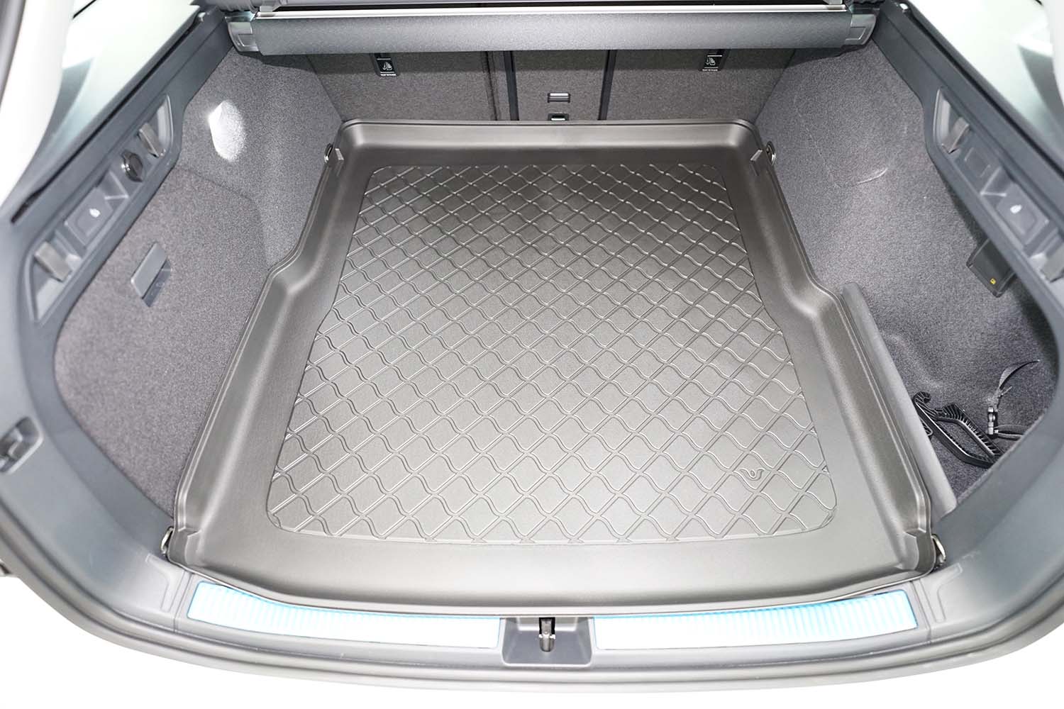 Guardliner kofferbakmat voor Volkswagen Passat B9 Variant, Skoda Suberb (3Y) Combi (vanaf 2023) - TPE-Rubber