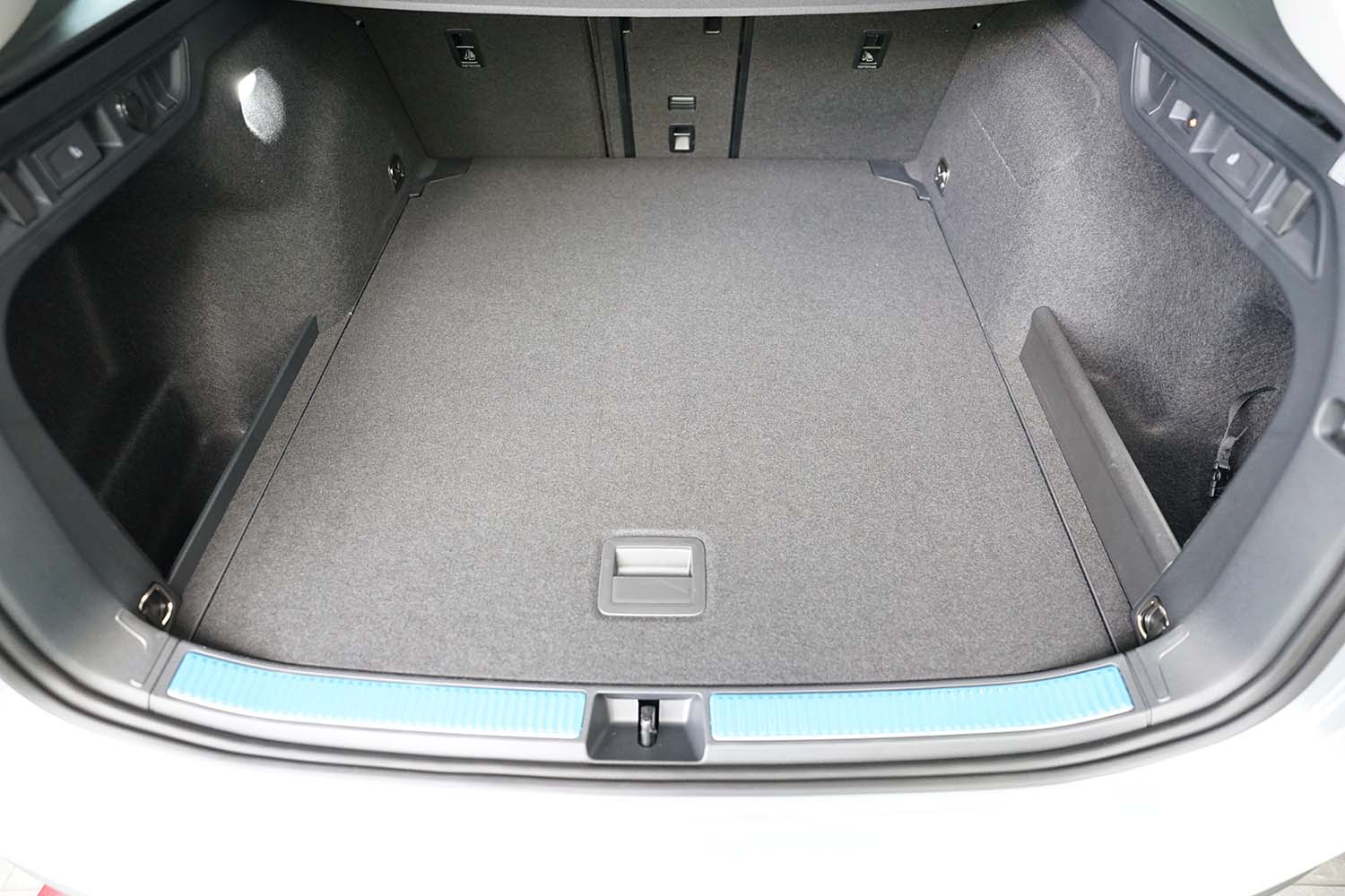 Guardliner kofferbakmat voor Volkswagen Passat B9 Variant, Skoda Suberb (3Y) Combi (vanaf 2023) - TPE-Rubber